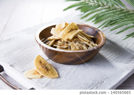 banana chips banana chips 140565665