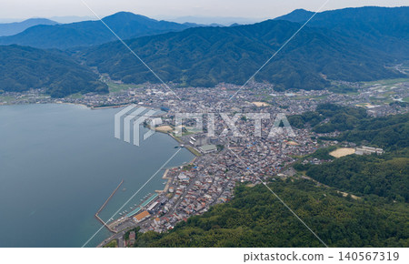 從空中俯瞰宮津灣和宮津市全景。 140567319