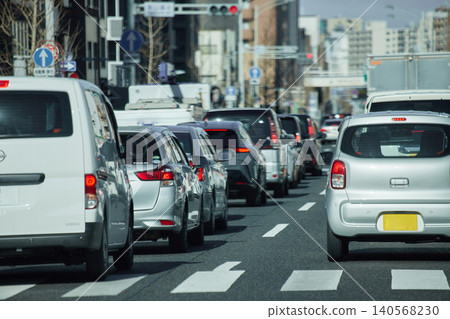 清晨,名古屋一條主要道路上發生交通堵塞的場景。 清晨,名古屋一條主要道路上發生交通堵塞的場景。 140568230