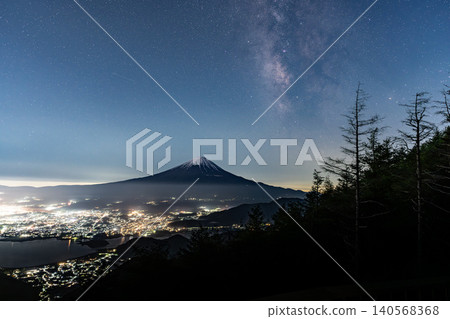 Mount Fuji and the Milky Way at Shindo Pass Mount Fuji and the Milky Way at Shindo Pass 140568368