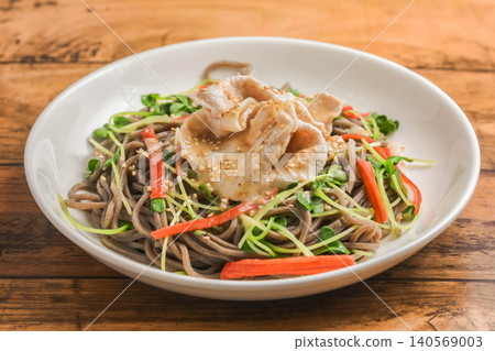 冷蕎麥麵配薄切豬肉 140569003
