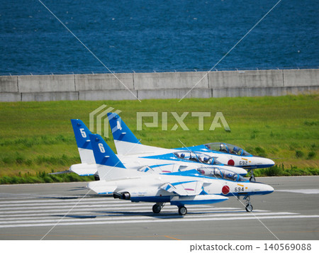 Blue Impulse preparing for takeoff Blue Impulse preparing for takeoff 140569088