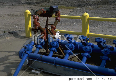 Industrial Valve Manifold System with Blue pipes with pressure meter 140570350