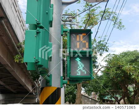 Pedestrian signal 140571065