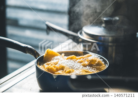 【#美食】正在製作麻糬袋 【#美食】正在製作麻糬袋 140571211