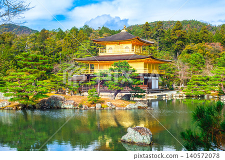 京都金閣寺在秋天 京都金閣寺在秋天 140572078