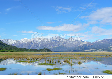 Kluane Lake and snow-capped mountains in Kluane National Park, Yukon Territory, Canada: A breathtaking view. Kluane Lake and snow-capped mountains in Kluane National Park, Yukon Territory, Canada: A breathtaking view. 140572130
