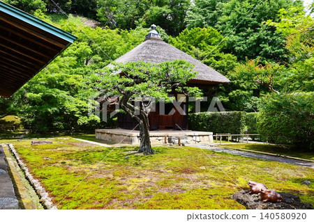 The scenery of the Kannon Hall and garden at Choju-ji Temple in Kita-Kamakura 140580920