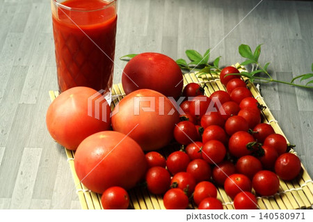 Tomato juice, fresh tomatoes and juice Tomato juice, fresh tomatoes and juice 140580971