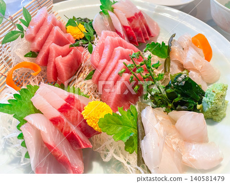 居酒屋菜單:什錦新鮮刺身 居酒屋菜單:什錦新鮮刺身 140581479