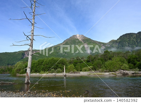 Kamikochi Yakedake和Taisho Pond Kamikochi Yakedake和Taisho Pond 140582392