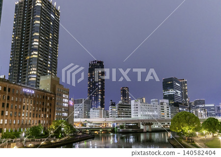 Osaka night view: Tenjinbashi Bridge, Le Pont Ciel Building and Tosabori River, Osaka City, Osaka Prefecture Osaka night view: Tenjinbashi Bridge, Le Pont Ciel Building and Tosabori River, Osaka City, Osaka Prefecture 140582404