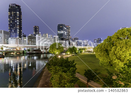 大阪夜景:天神橋、中之島公園草坪,大阪府大阪市 大阪夜景:天神橋、中之島公園草坪,大阪府大阪市 140582863