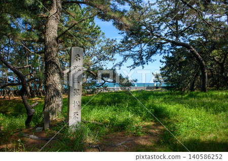A monument commemorating a scenic spot stands amidst the pine forest of Miho no Matsubara, overlooking Suruga Bay (Shizuoka Prefecture). A monument commemorating a scenic spot stands amidst the pine forest of Miho no Matsubara, overlooking Suruga Bay (Shizuoka Prefecture). 140586252