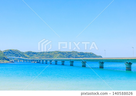 初夏的角島大橋,山口縣下關市 初夏的角島大橋,山口縣下關市 140588026