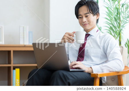 一個男人工作 一個男人工作 140588924