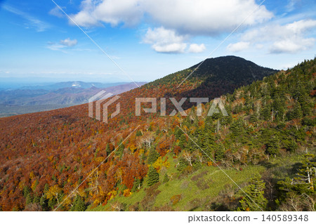 從八甲田纜車看到的八甲田山的紅葉 從八甲田纜車看到的八甲田山的紅葉 140589348
