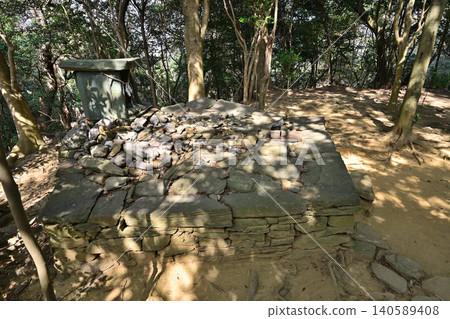 Ama-no-Iwakado-wake-Yakurahime Shrine: Pentagonal rock formation 140589408