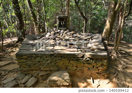 Ama-no-Iwakado-wake-Yakurahime Shrine: Pentagonal rock formation 140589412