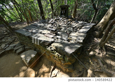 Ama-no-Iwakado-wake-Yakurahime Shrine: Pentagonal rock formation 140589422