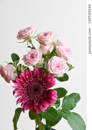 Rose and Gerbera Rose and Gerbera 140589444