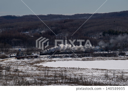The SL Winter Marshland Train and its smoke as it runs through the Kushiro Marshland and Toro Pass in winter. The SL Winter Marshland Train and its smoke as it runs through the Kushiro Marshland and Toro Pass in winter. 140589935