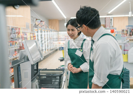 apologize, salesperson, shop assistant 140590021