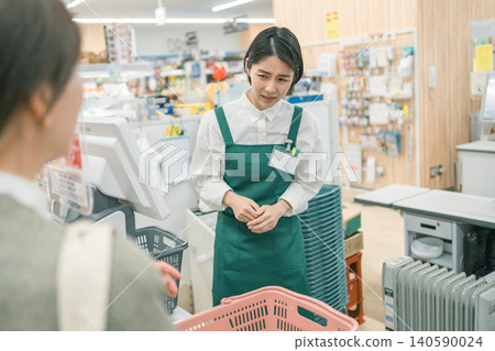 super market, supermarket, female 140590024