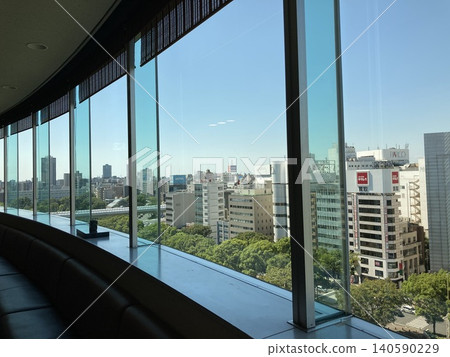 從觀景台的窗戶可以欣賞到名古屋市的景色。 從觀景台的窗戶可以欣賞到名古屋市的景色。 140590229