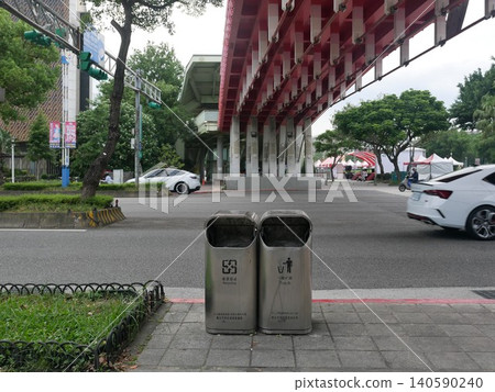 garbage can garbage can 140590240
