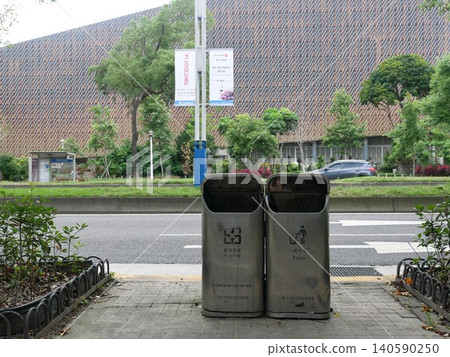 garbage can garbage can 140590250