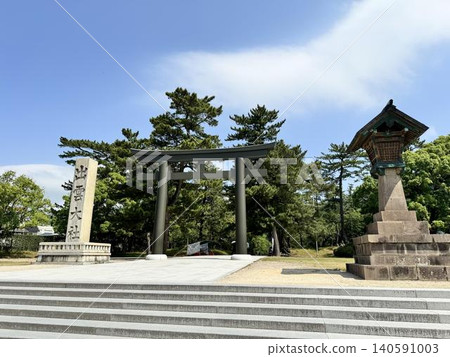 Torii of Izumo Taisha shrine shines against the blue sky Torii of Izumo Taisha shrine shines against the blue sky 140591003