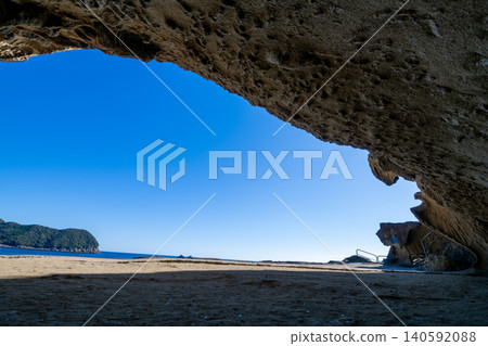 Kumano City, Mie Prefecture: Onigajo Castle, a World Heritage Site, with images of strangely shaped rocks and a blue sky. 140592088