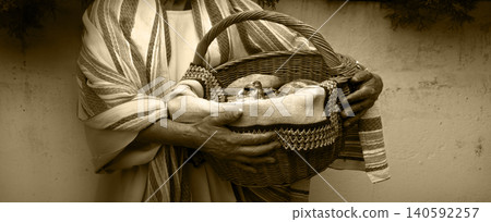 Old man with ancient basket 140592257