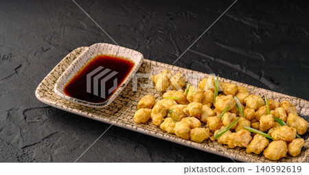 Popcorn chicken or shrimps pieces with green onion and dipping sauce Popcorn chicken or shrimps pieces with green onion and dipping sauce 140592619