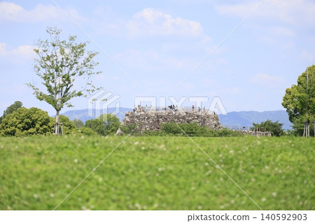 郡山城:從城堡後方的公園可以看到城堡的石牆。 郡山城:從城堡後方的公園可以看到城堡的石牆。 140592903