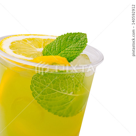 Refreshing lemonade drink with lemon and mint Refreshing lemonade drink with lemon and mint 140592912