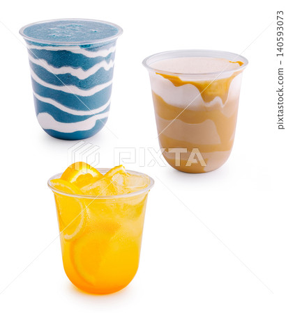 Assorted refreshing takeaway beverages in plastic cups Assorted refreshing takeaway beverages in plastic cups 140593073