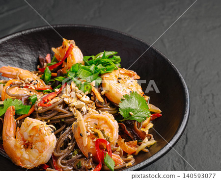 Stir fried soba noodles with juicy prawns 140593077