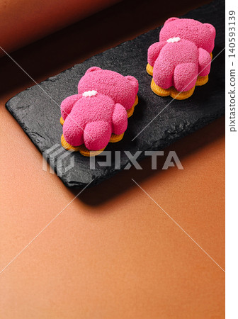 Teddy bear mousse cakes with velvet coating 140593139
