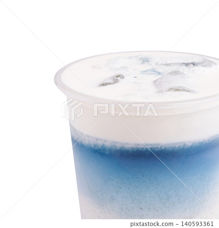 Iced blue butterfly pea milk tea 140593361