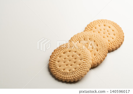 The arrangement of cookies conveys the food through their fragrant, golden-brown color. The arrangement of cookies conveys the food through their fragrant, golden-brown color. 140596017