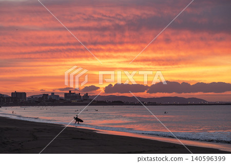 Sunrise and surfers at Shonan Tsujido Beach Sunrise and surfers at Shonan Tsujido Beach 140596399