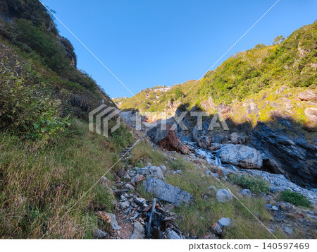 Autumn climb of Mt. Harinoki and Mt. Renge (Osawa Hut to Harinoki Pass) 140597469