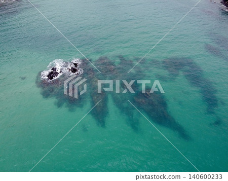 A view of the coastline of Miudahama Beach in Tsushima, Nagasaki Prefecture, from the sky. 140600233