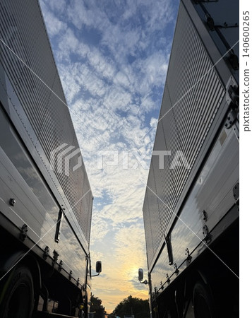 Trucks that support Japan's logistics Trucks that support Japan's logistics 140600265