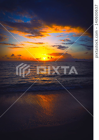 美麗的海灘日落 美麗的海灘日落 140600637