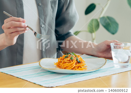 A young woman eating pasta for lunch 140600912