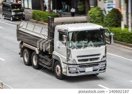 Dump truck 140602187