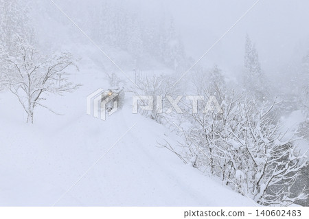暴風雪中的唯見線 暴風雪中的唯見線 140602483